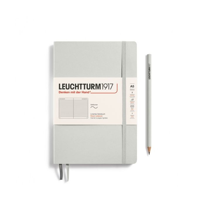 Leuchtturm1917 Medium A5 – Σημειωματάριο με μαλακό εξώφυλλο (123 σελ.) – Light Grey Γραμμές