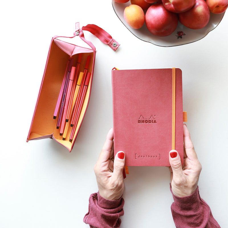 Rhodia Raspberry – Κασετίνα με φερμουάρ που ανοίγει σε μολυβοθήκη